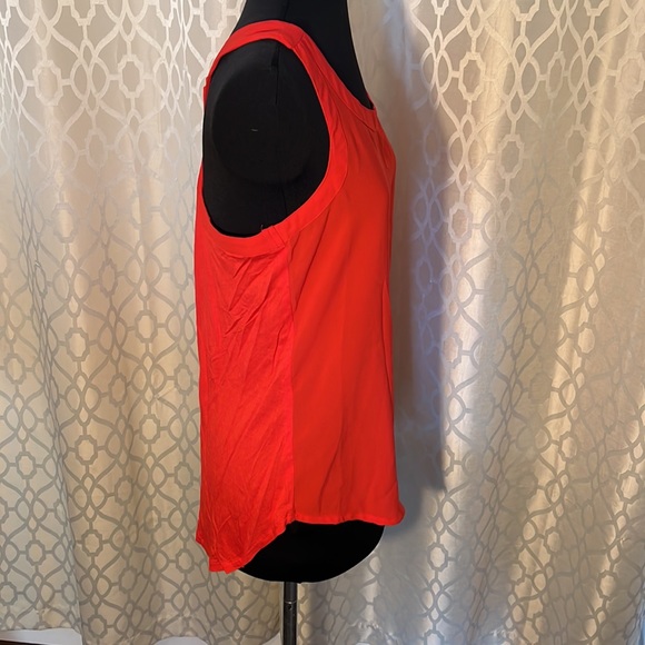 Red women’s sleeveless top with gold zipper on back. Size M - Picture 5 of 6